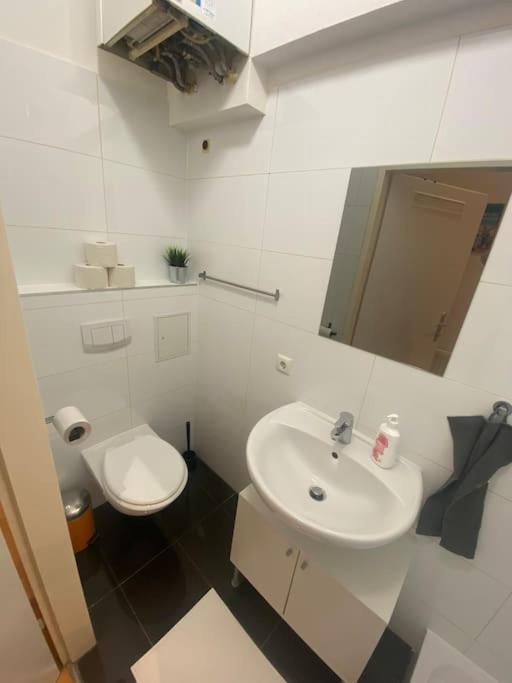 شقة Cozy Appartm With + Airport/City Center Connection فيينا المظهر الخارجي الصورة